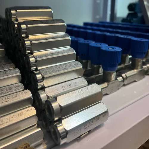 فلوکنترل هیدرولیک بین راهی سوپاپ دار